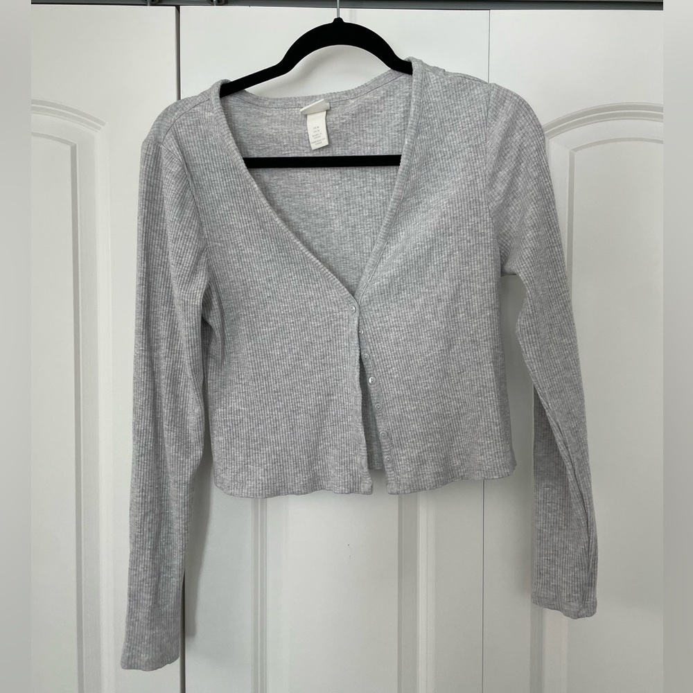 Grey ribbed long sleeve button up. Size medium.